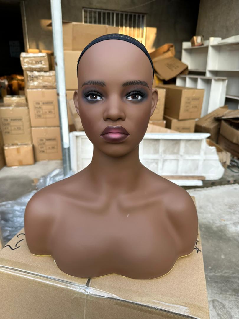 GLAMMED MANNEQUIN